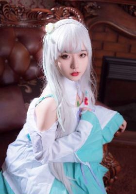 亚洲综合自在线_HD完整版观看